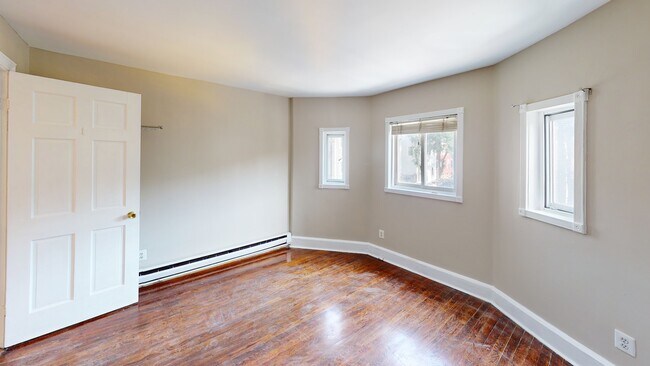 Building Photo - 403 W Fourth St