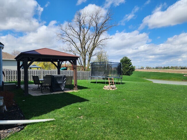 Building Photo - Kenosha 4 bedroom home