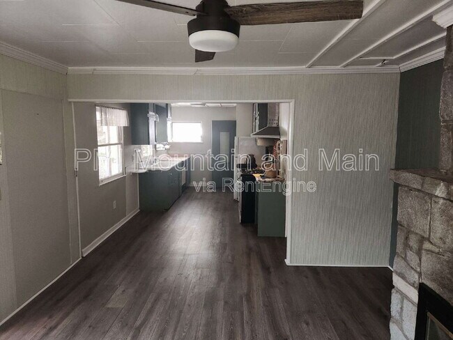 Building Photo - 488 Lake Hosea Dr