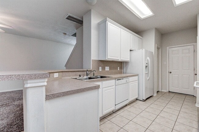 Building Photo - 87 N Burberry Park