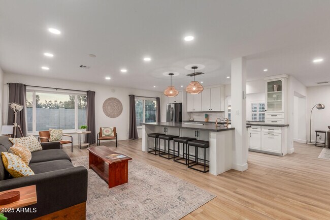 Building Photo - 5253 E Beck Ln