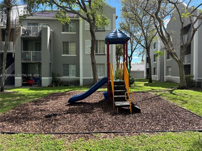 Building Photo - 655 SW 111th Way