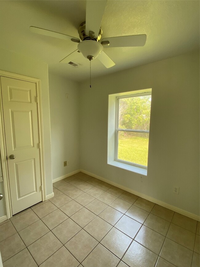 Building Photo - 3815 Putnam Dr
