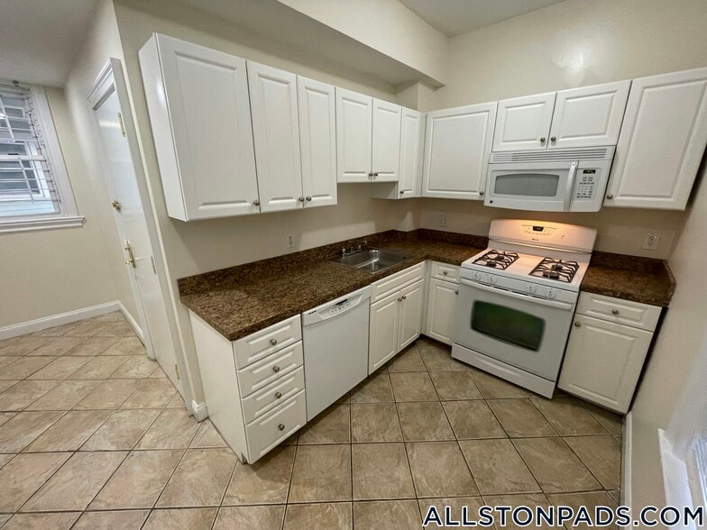 Building Photo - 53 Ashford St