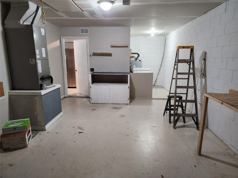 Building Photo - 2033 Quintilis Ct