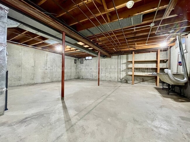 Building Photo - 1153 Hoyt St SE