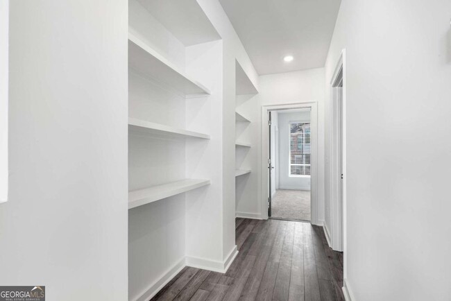 Building Photo - 501 Burton Dr