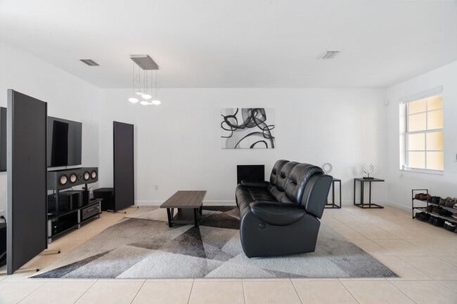 Building Photo - 8618 NW 113th Ct