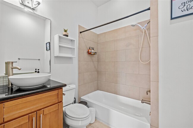 Building Photo - 2417 Charleston St