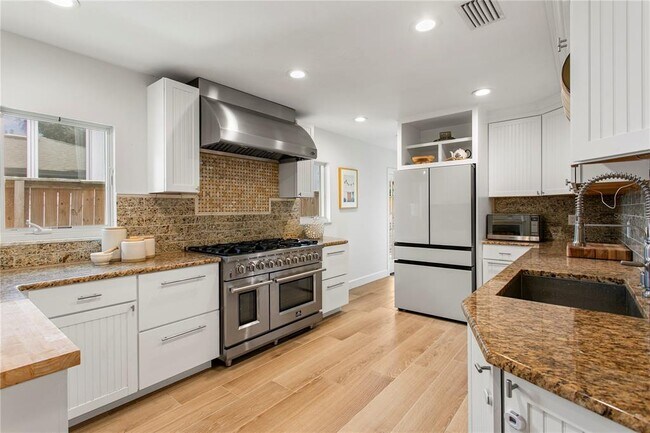 Building Photo - 508 Columbia Dr