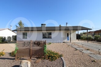 Building Photo - 1729 W Fairmount Ave