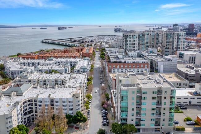 Building Photo - EPIC REA - Modern-Style 1 BR/1 BA Condo in...
