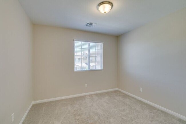 Building Photo - Bright & Spacious 3-Bedroom Home in Inspirada