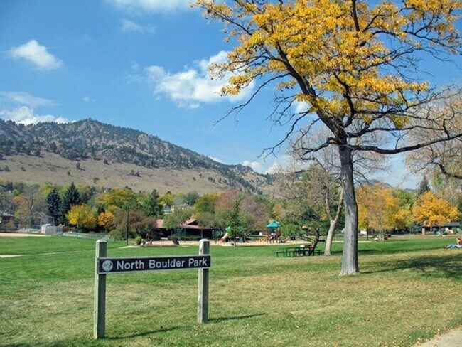 Building Photo - Two Story 2 Bed 1 Bath Condo In Central Boulder w/Brand New Kitchen.