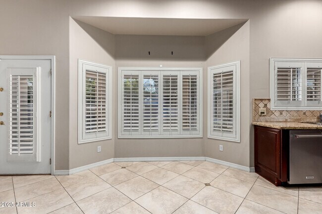 Building Photo - 6401 W Orchid Ln