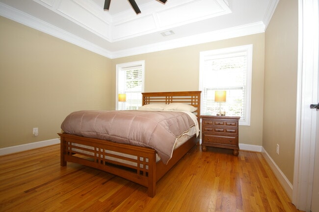 Building Photo - 865 Virginia Cir NE