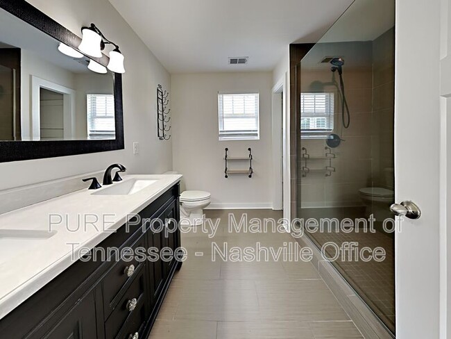 Building Photo - 303 Gatewood Ave