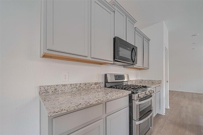 Building Photo - 18439 Summit Ranch Dr