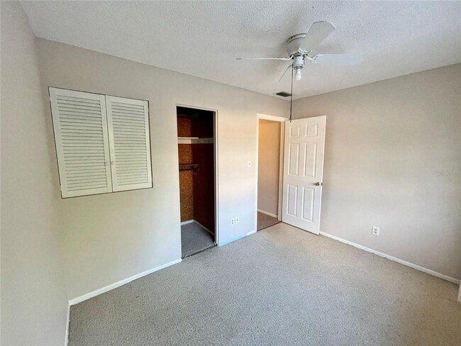 Building Photo - 4/2.5 Condo with beautifully updated kitchen, in Sarasota, location is Ideal!!