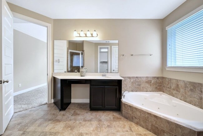 Building Photo - 3007 Rocky Point Dr