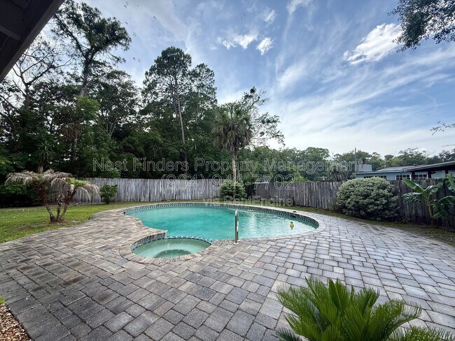 Building Photo - 7007 Holiday Hill Ct