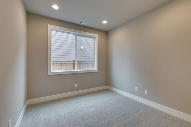 Building Photo - 10284 133rd Ct NE