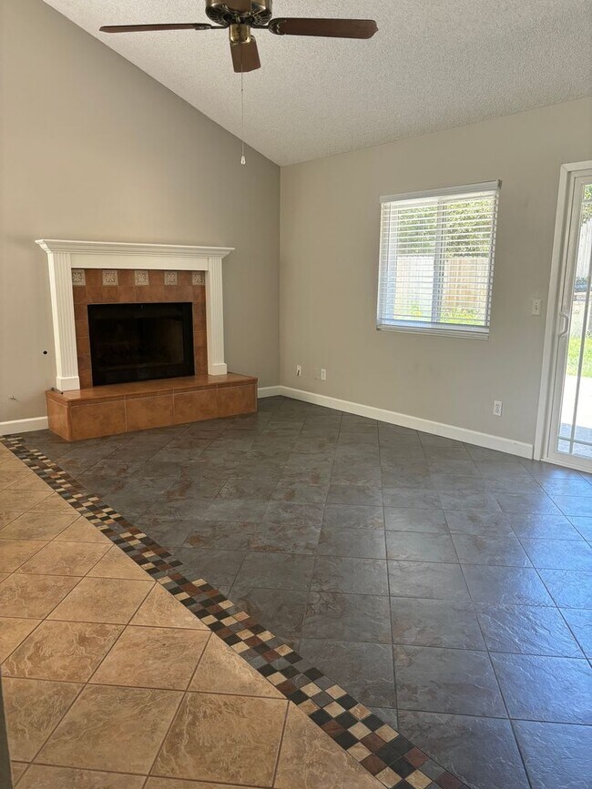 Building Photo - 3 bedroom single story near Lake Blvd