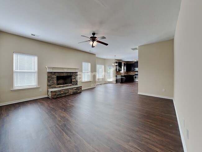 Building Photo - 160 Summit Point Dr