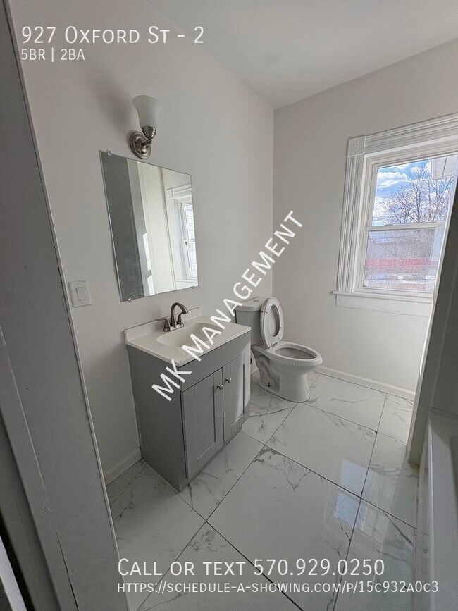 Building Photo - 927 Oxford St