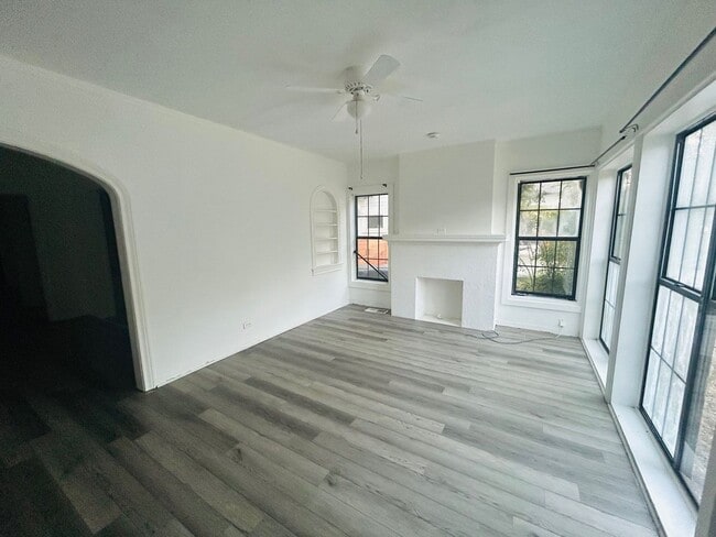 Building Photo - Perfect 1 bedroom location