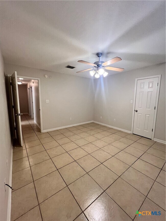 Building Photo - 607 Olaf Dr