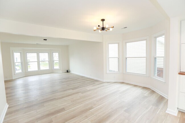 Building Photo - Beautifully renovated 3 bed 2.5 bath home ...