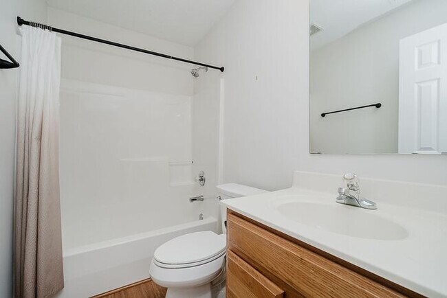 Building Photo - 5896 Hollow Oak Trail