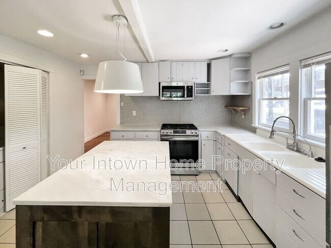 Building Photo - 1080 Benteen Ave SE