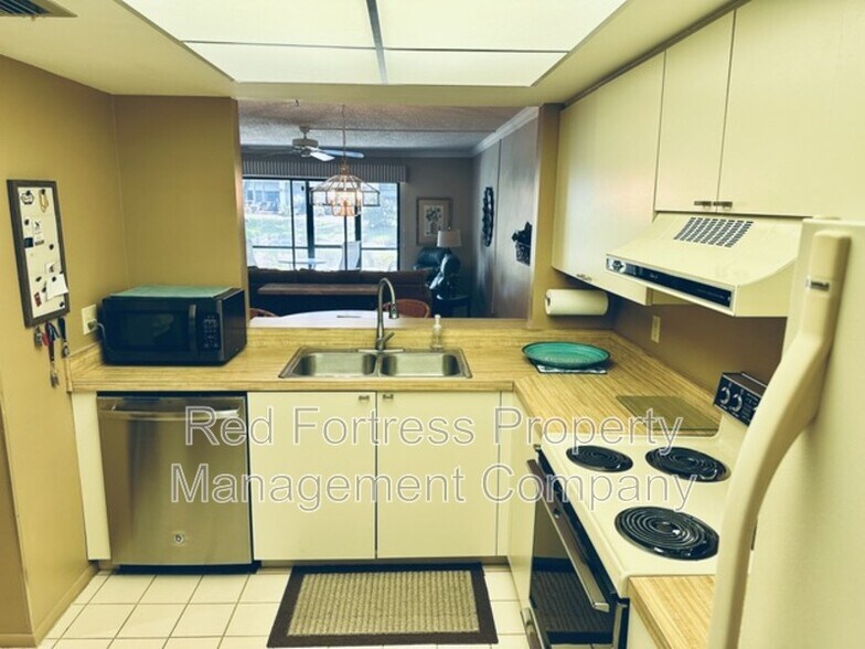 Building Photo - 7113 Quail Run Ct W