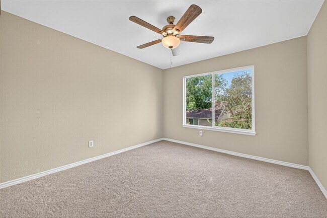 Building Photo - 1811 Foxlake Dr