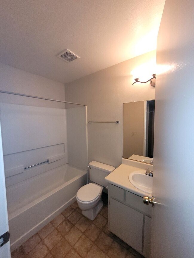 Building Photo - Condo on Madison Avenue. MOVE IN SPECIAL. 1 month free.