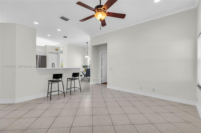 Building Photo - 1579 Banyan Way