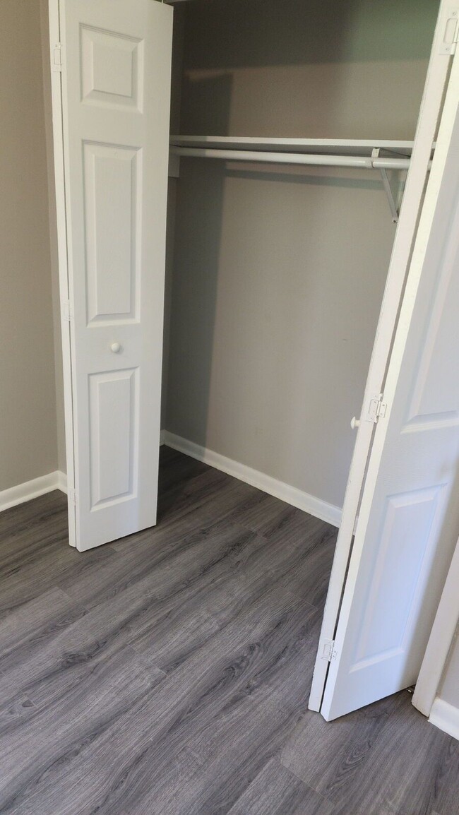 Building Photo - 303a Alice Dr