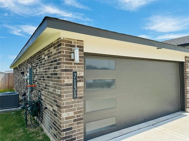 Building Photo - 7131 Dawn Vw Ln