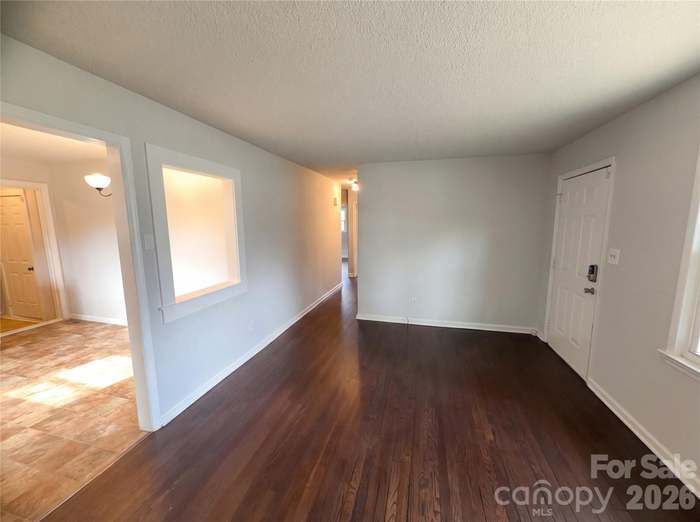 Building Photo - 120 Sunset Ln