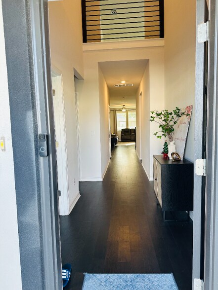 Building Photo - 186 Rampart Lp