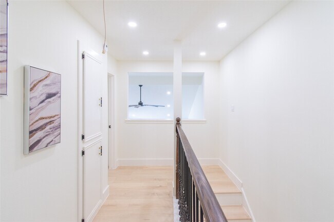 Building Photo - 727 Bunker Hill Rd