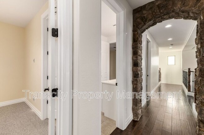 Building Photo - 1636 E Sattoo Way