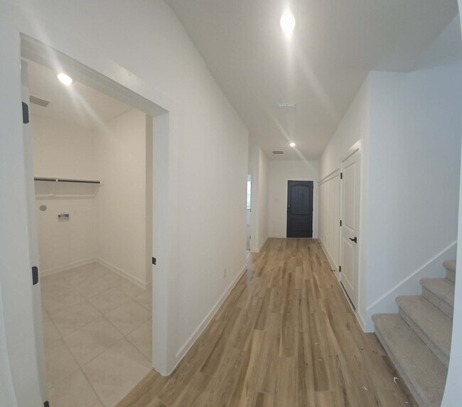 Building Photo - 8438 Bay Oaks Dr