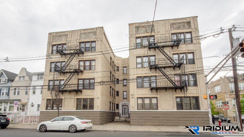 Building Photo - 354 Bergen Ave
