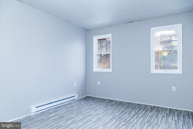 Building Photo - 134 1/2 W Spruce St
