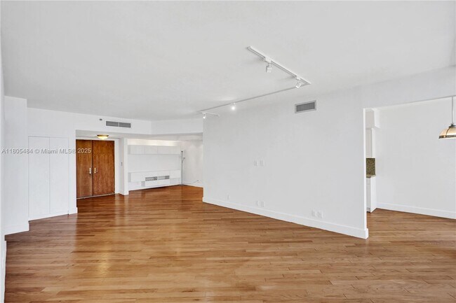 Building Photo - 20281 E Country Club Dr