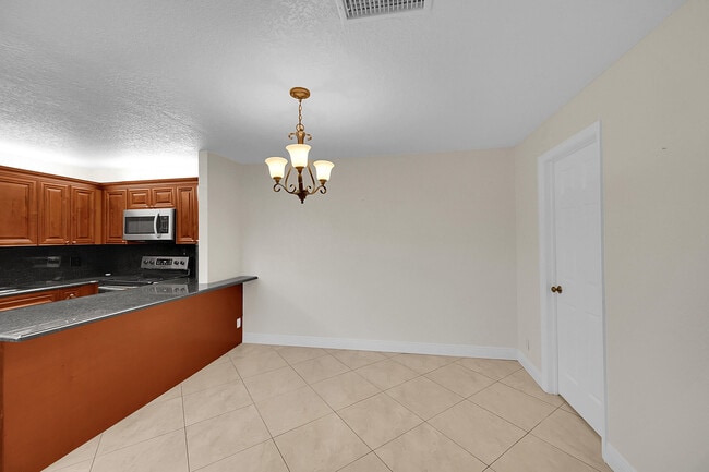 Building Photo - 128 Lake Arbor Dr