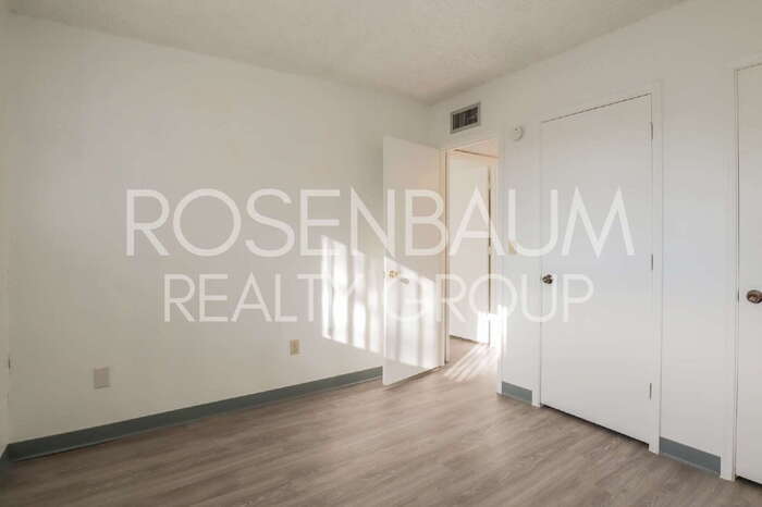 Building Photo - 1518 E Hedrick Dr